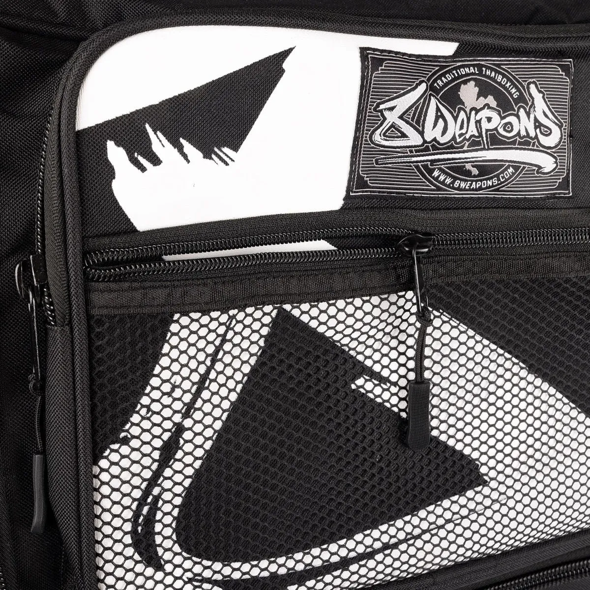 8 Weapons Sports Bag Black/White