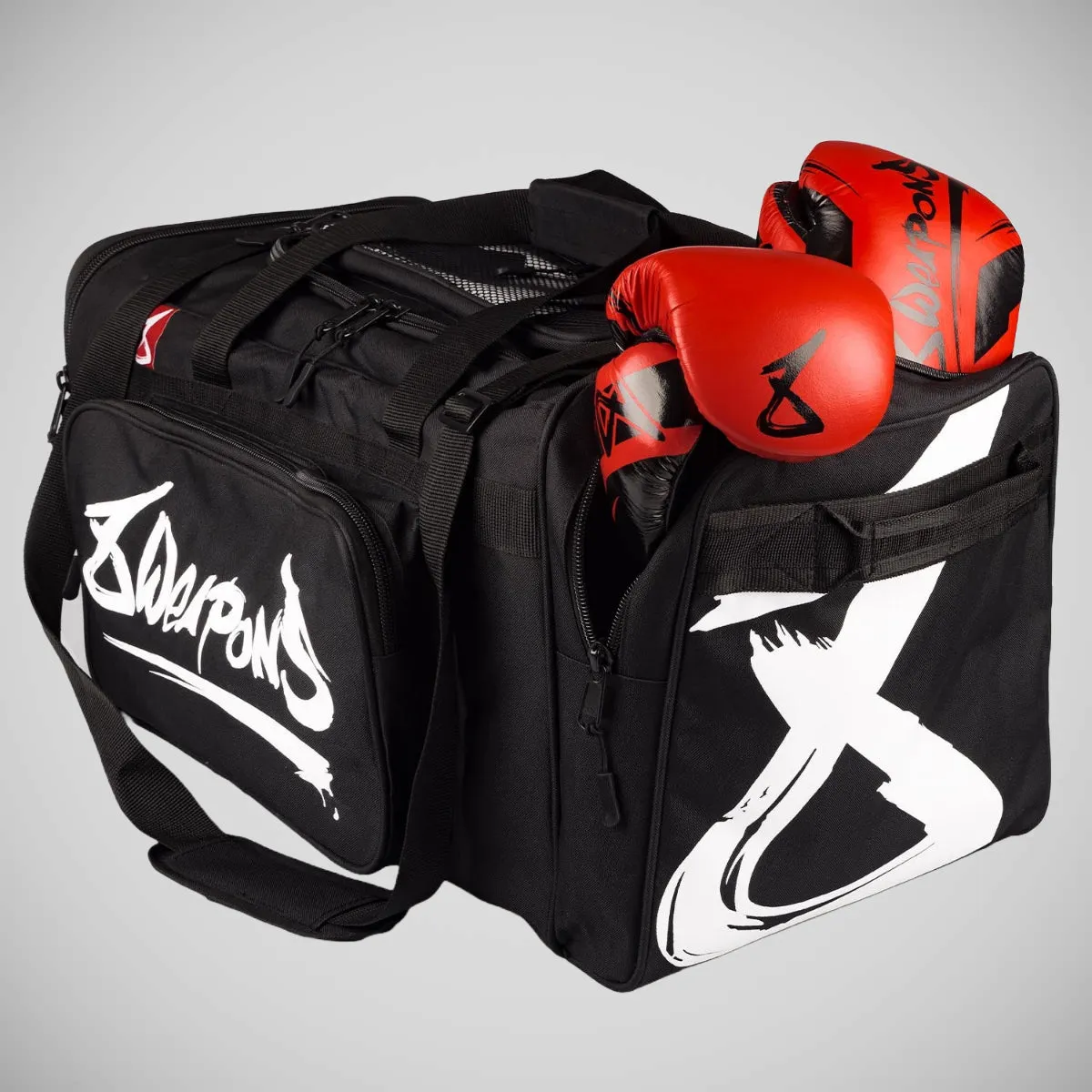 8 Weapons Sports Bag Black/White