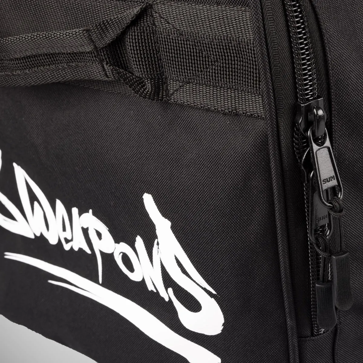 8 Weapons Sports Bag Black/White