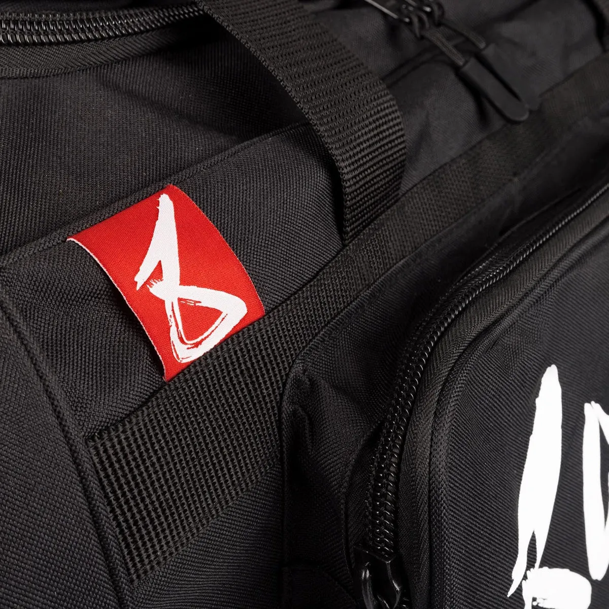 8 Weapons Sports Bag Black/White